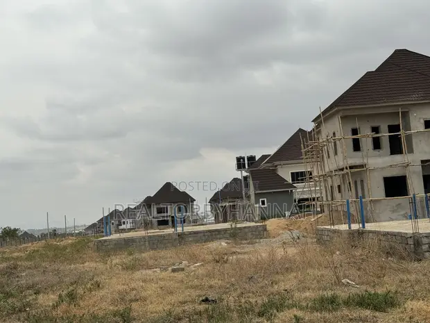300sqm Estate Plot: 3 Bedroom Semi-Detached Duplex tare da BQ don Sawa - 1