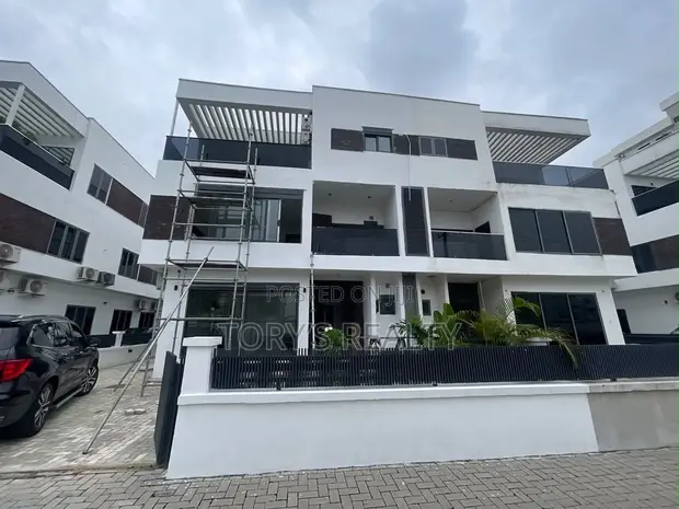 4-Bedroom Duplex don haya a Banana Island, Ikoyi - 1