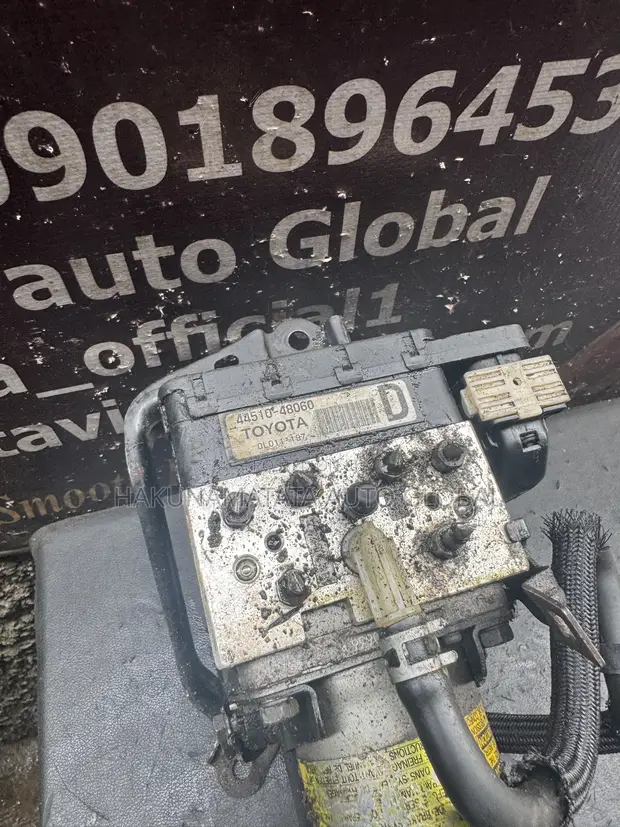 Lexus RX400h ABS Module 2006-2008 - 1
