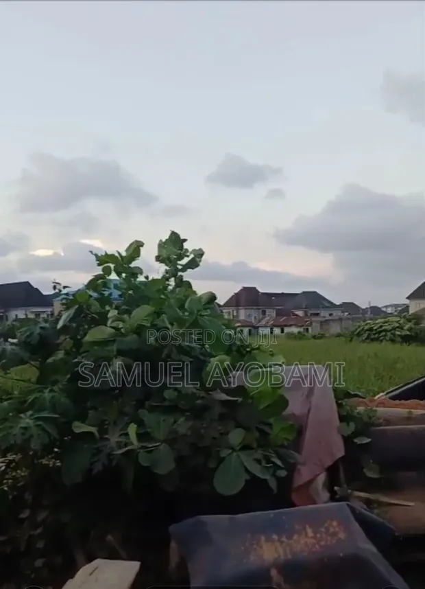14 Filaye a Ƙasa da ke Fuskantar Hanyar Ikotun-Egbe, Legas - 1