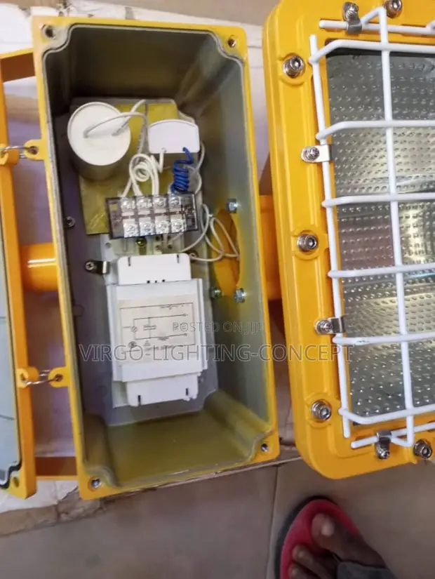 400W Explosion-Proof Flood Light Fixture - 1