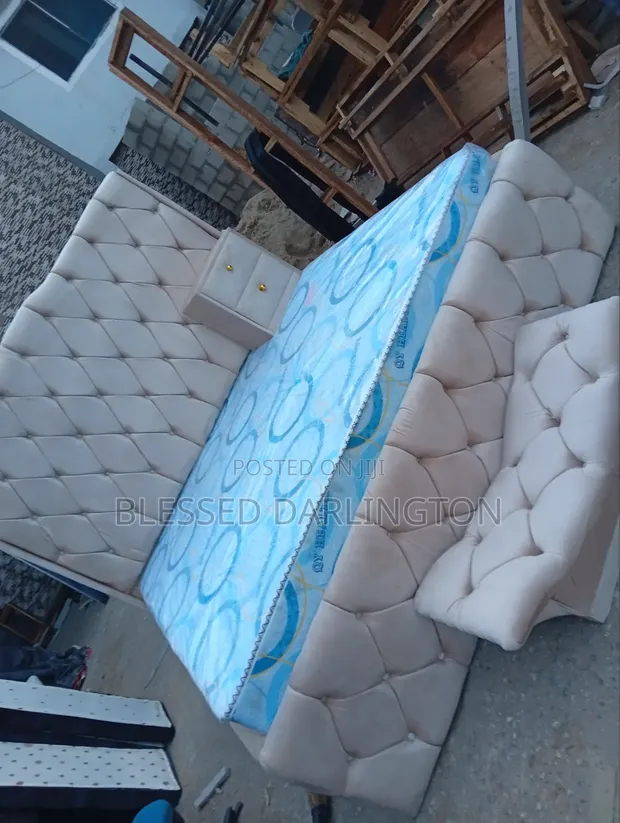 6/6 Babban Luxury Cream Upholstery Padded Bed Frame Mai Leda - 1