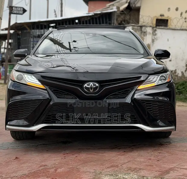 2020 Toyota Camry XSE FWD Black - 1