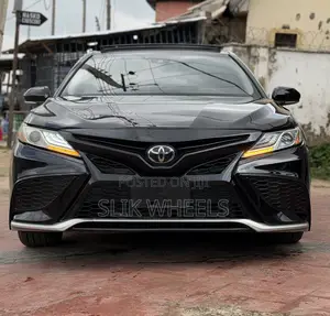 2020 Toyota Camry XSE FWD Black