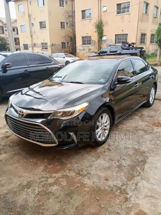 2016 Toyota Avalon XLE Sedan Black - 1