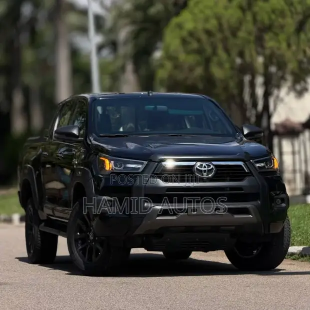 Toyota Hilux Adventure 2025 Black - 1