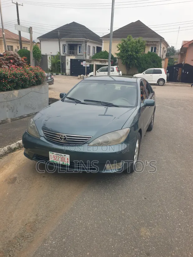 2006 Toyota Camry SE Sedan - 1