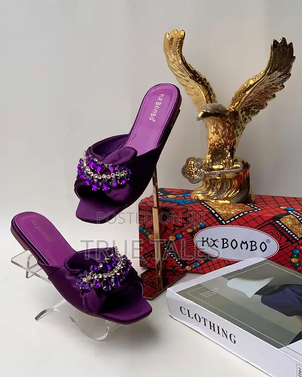 Women's Chic Slippers with Stone Embellishment - 1