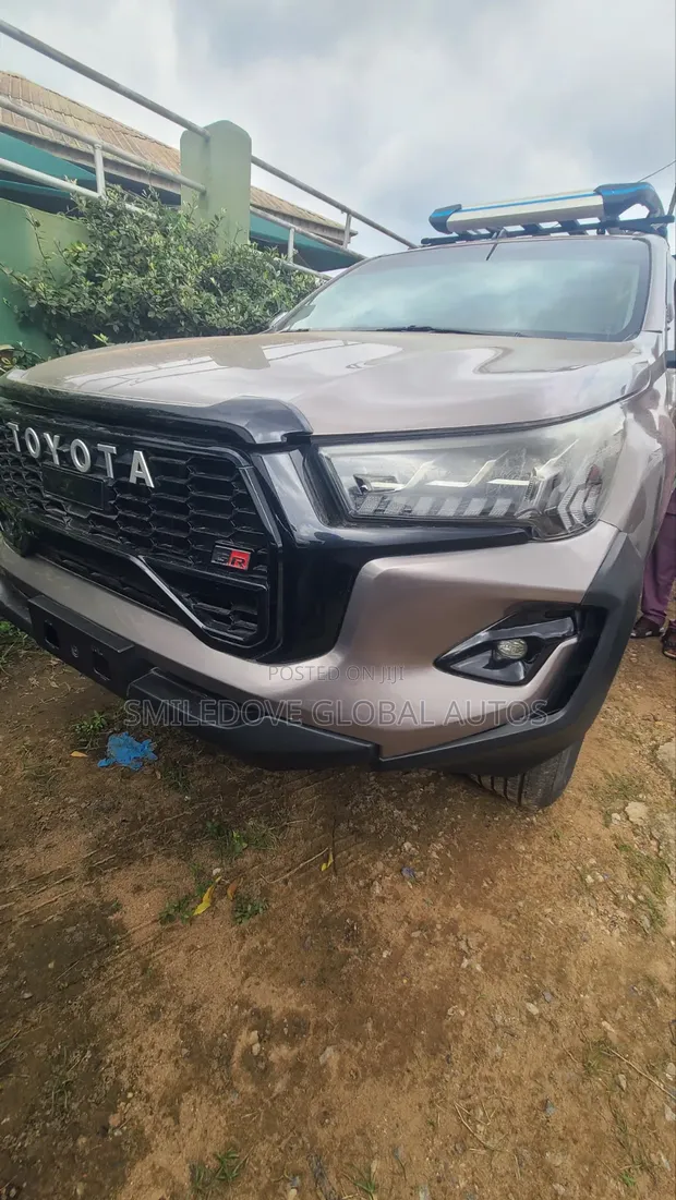 2017 Toyota Hilux GR Sport - 1