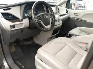 Toyota Sienna XLE Premium 2018