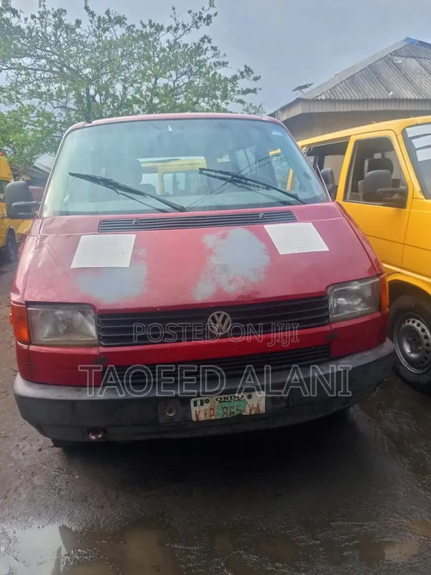 Volkswagen Transporter 2002 Red - 1