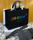 Kyakyawar Jakar Hannu Baƙar Rana ta Mata ta Off-White - 3