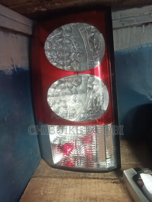 Range Rover LR4 Rear Light (Used) - 1