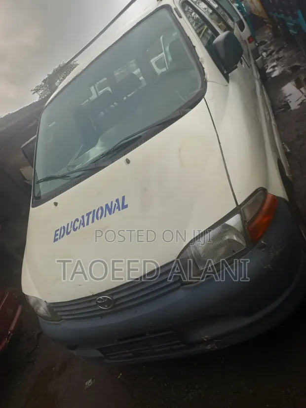 Toyota HiAce 1999 Fari - 1
