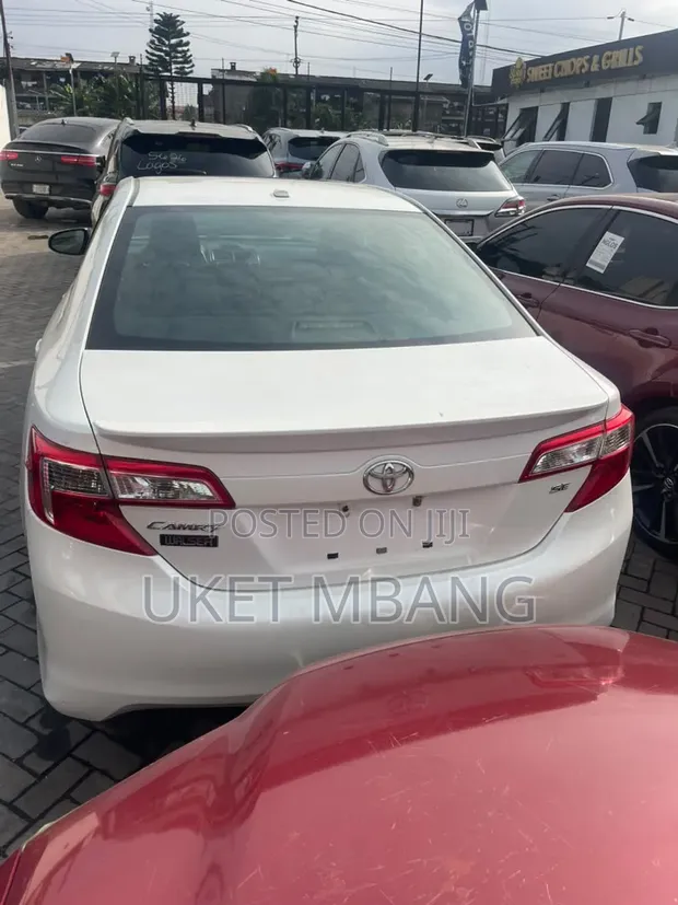 Toyota Camry 2014 White - 1