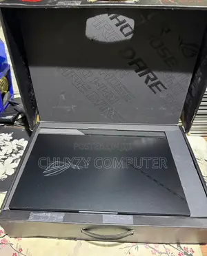 Sabo Asus ROG Strix SCAR 17 Laptop (Ryzen 9, RTX 4090, 32GB RAM, 2TB SSD)