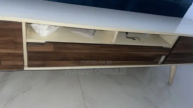 TV Stand / Console Na Hannu Da Kafa Daya Ya Fada - 1