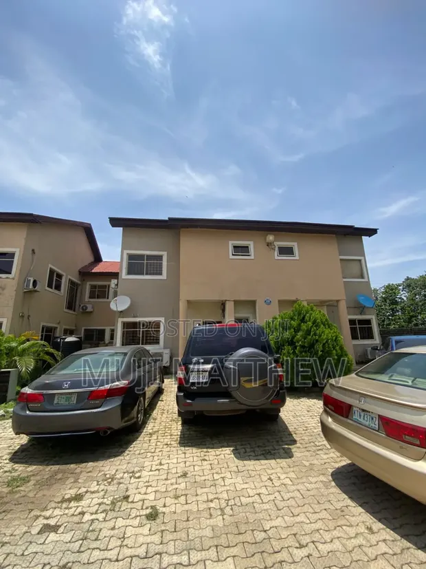 Furnished 3-Bedroom Duplex tare da BQ a Lokogoma - 1