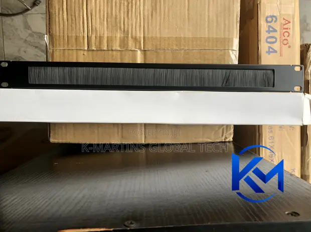 1U 19-Inch Rack Brush Panel Gudanar da Kebul - 1