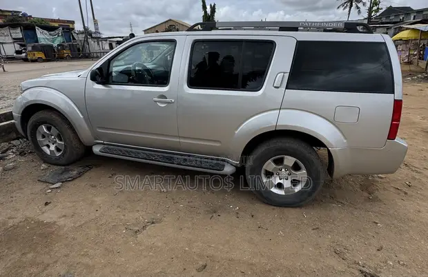 2005 Nissan Pathfinder Silver - 1