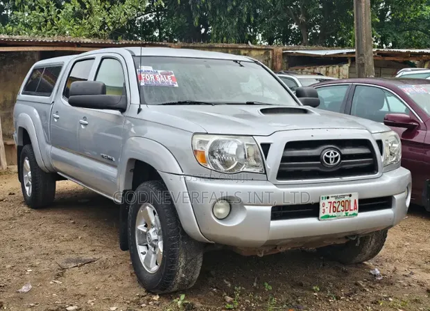 Toyota Tacoma 2005 Silver - 1