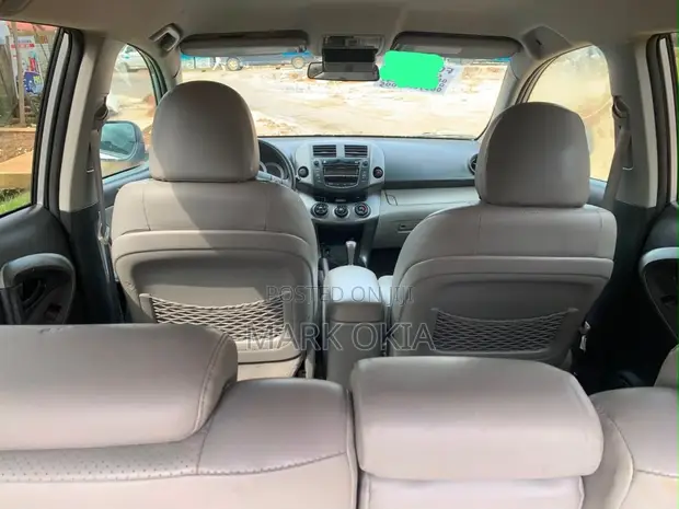 Toyota RAV4 2010 Silver - 1