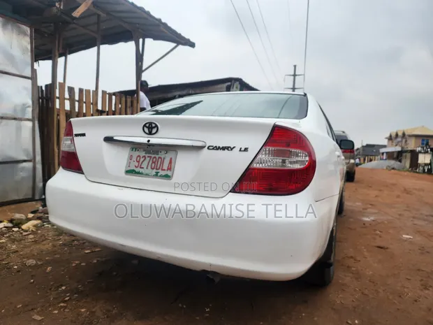 2003 Toyota Camry LE 2.4L White Sedan - 1