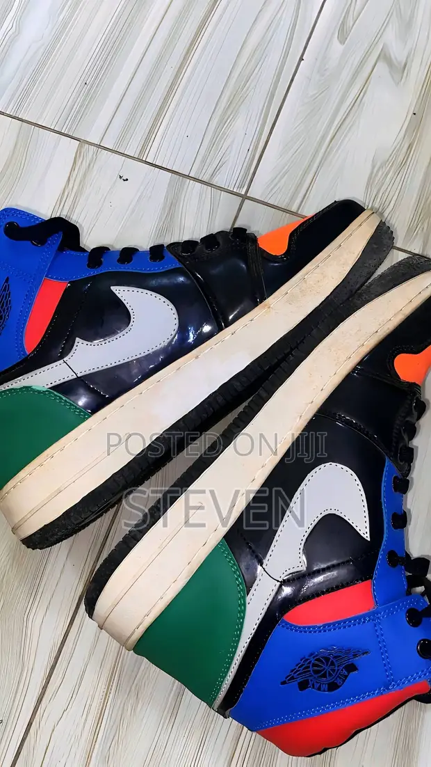 Air Jordan 1 High-Top Sneakers - 1