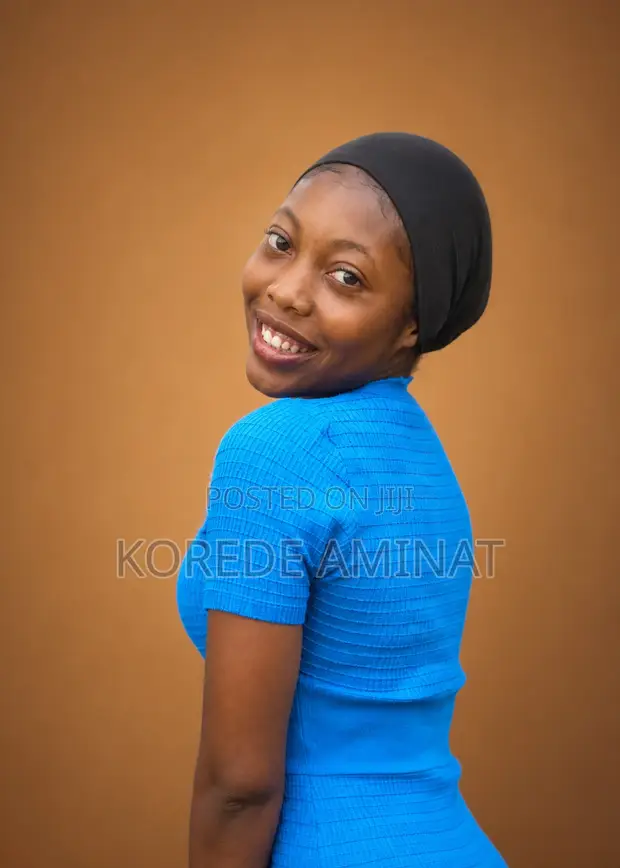 Customer Service CV - Female, SSCE, Physics Education Student - 1