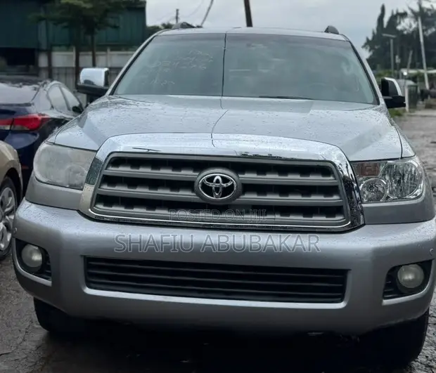 Toyota Sequoia 2010 Silver - 1