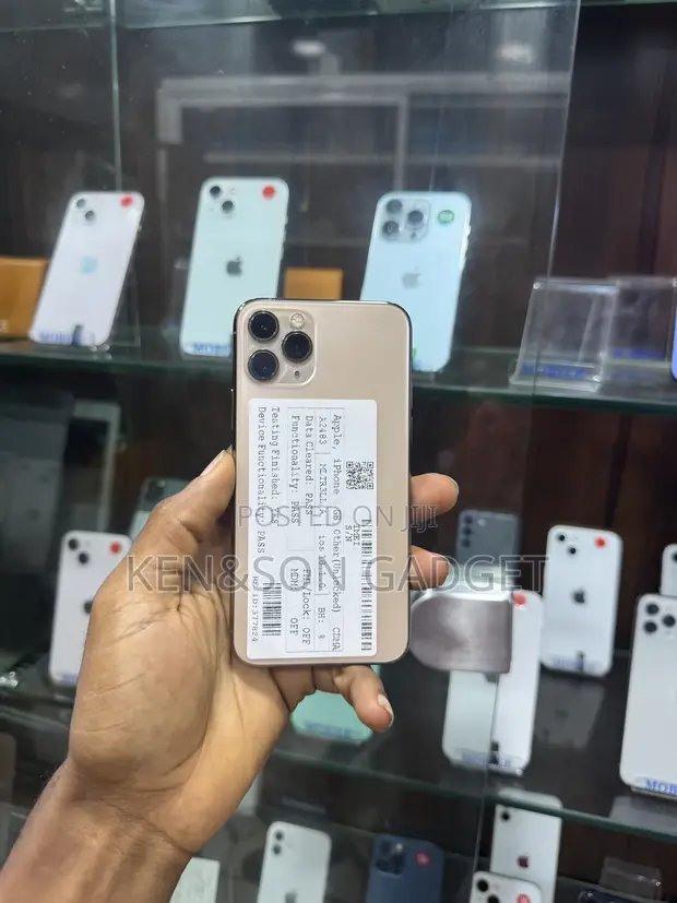 Apple iPhone 11 Pro 256GB Gold - 1