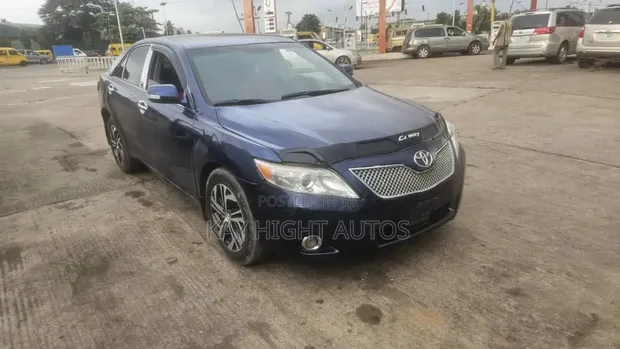 2011 Toyota Camry LE 2.5L Sedan - Blue - 1