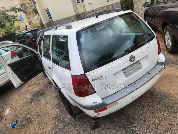 Volkswagen Golf 2002 White - 1