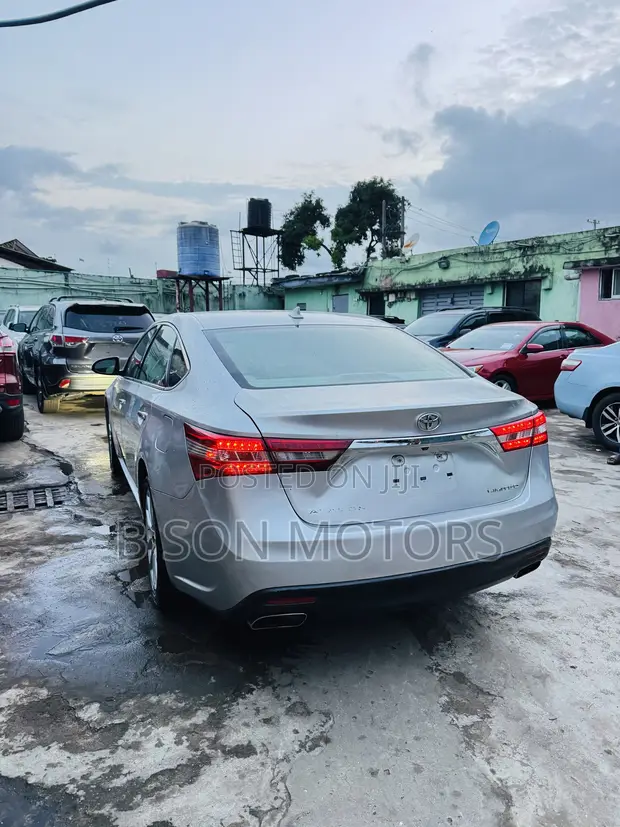 2014 Toyota Avalon Limited Sedan - 1