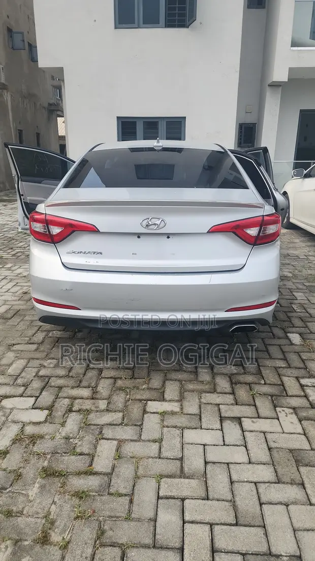 2015 Hyundai Sonata SE 2.4L Silver - 1