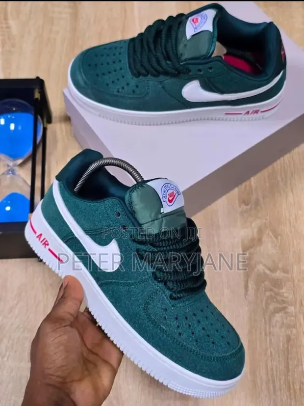 Quality Unisex Nike Sneakers - Green - 1