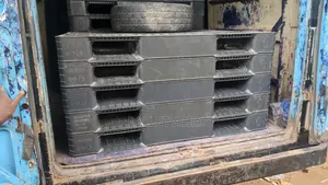 New Plastic Pallets for Goods Storage