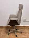 Babban Kursiyin Ofis na Zartaswa - Sabo - 2