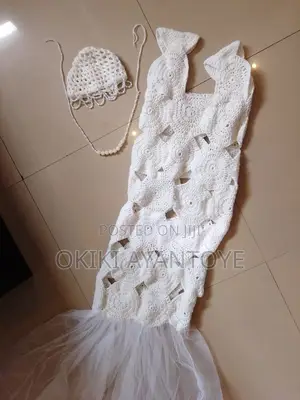 Doguwar Riga ta Hannu Farar Crochet don Lokacin Rani tare da Hular Kai
