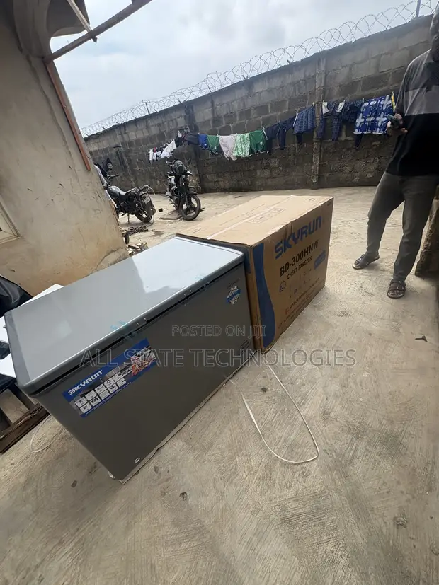 Skyrun BD-300HNW 300L Chest Freezer - 1