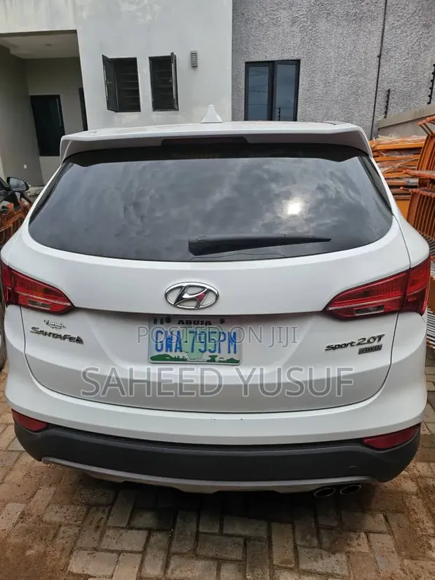 Hyundai Santa Fe 2012 White - 1