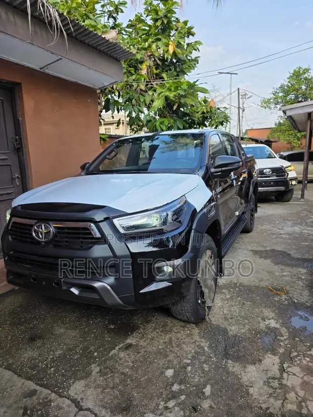 New Toyota Hilux 2026 Black - 1