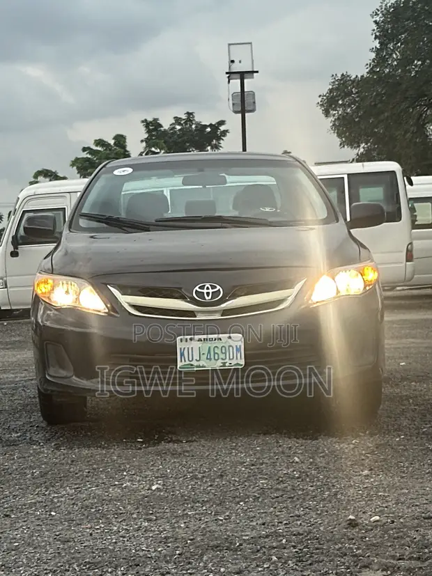 2013 Toyota Corolla LE Special Edition Sedan - 1
