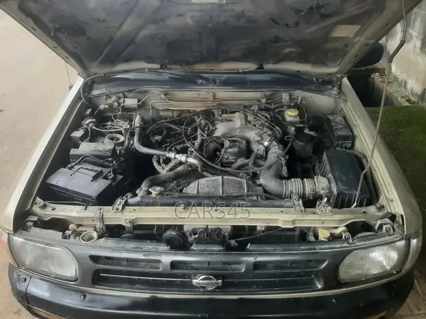 Nissan Pathfinder 1998 Gold SUV - 1