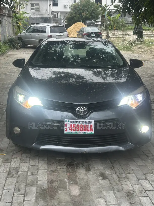 Toyota Corolla 2015 Blue - 1