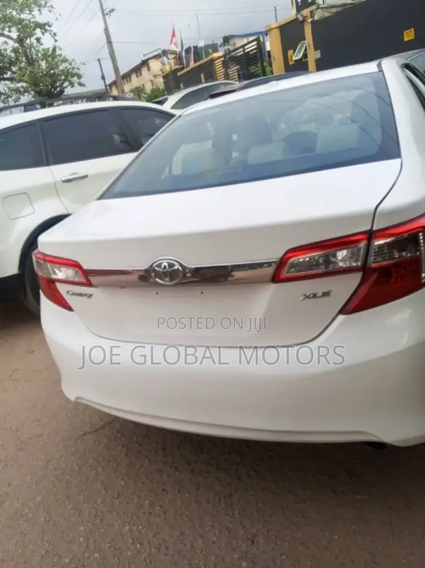Toyota Camry XLE Farar Hada 2012 - 1