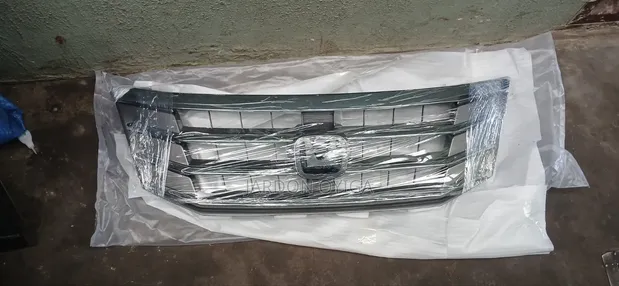 Honda Crosstour 2010 Front Grill - 1