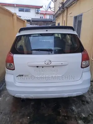 Toyota Matrix 2004 Fari