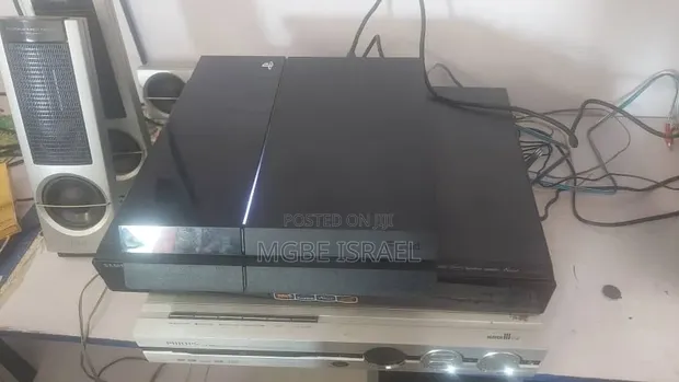 Clean UK Used PS4 - 500GB - 1