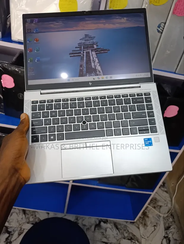 Laptop HP EliteBook 840 G8 - 16GB RAM, 256GB SSD - 1